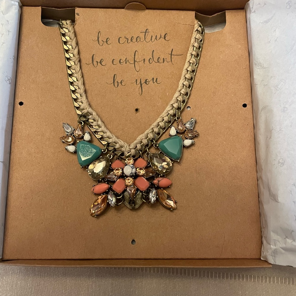 chloe + isabel Necklace, this necklace does not have display box